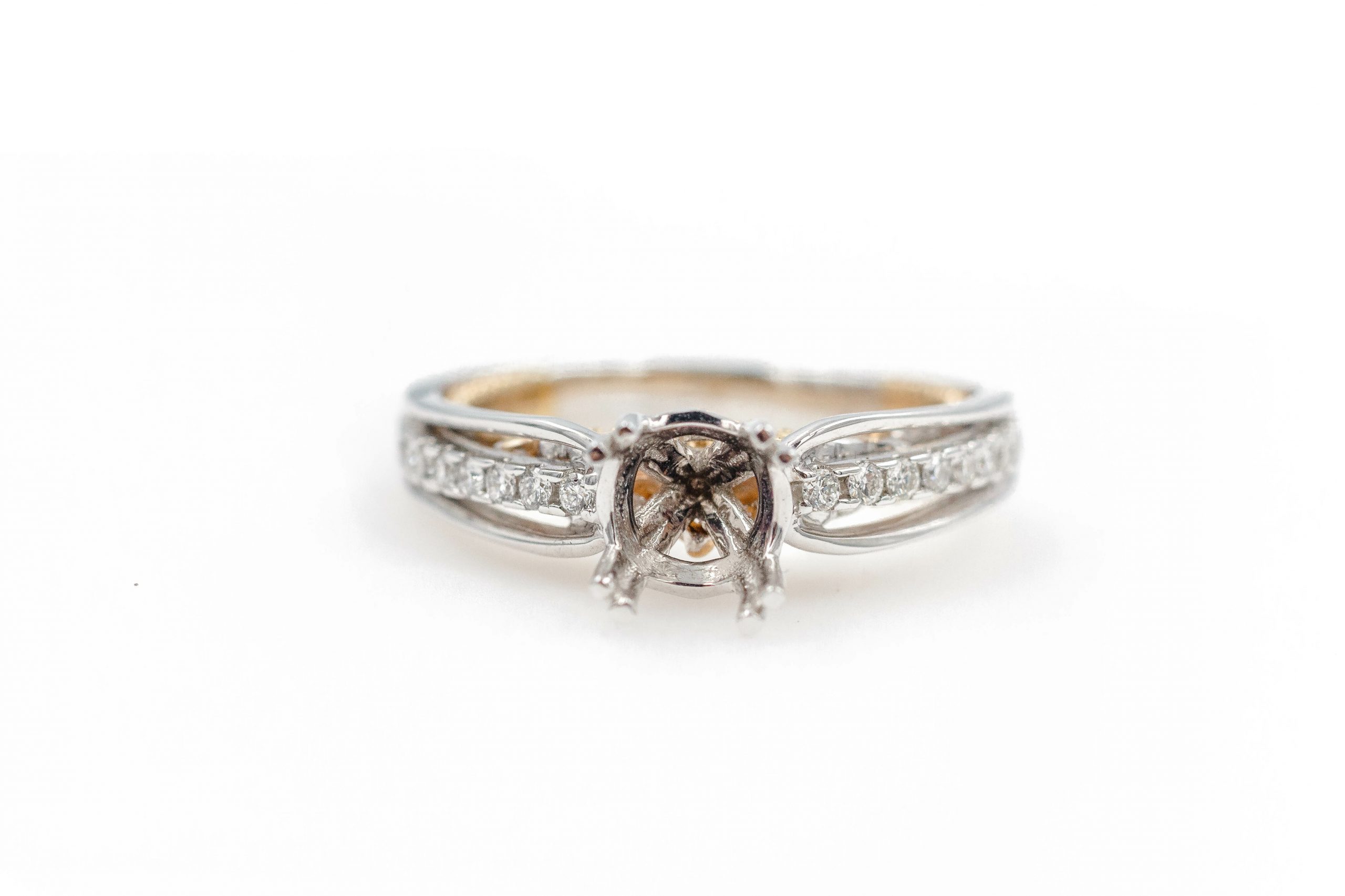 regeling patroon Duur Unset Engagement Ring - Designs by Aaron