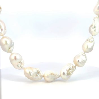 Baroque pearl necklace